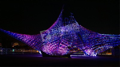 城市廣場(chǎng)標(biāo)志性建筑鏤空抽象飛鳥不銹鋼雕塑定制